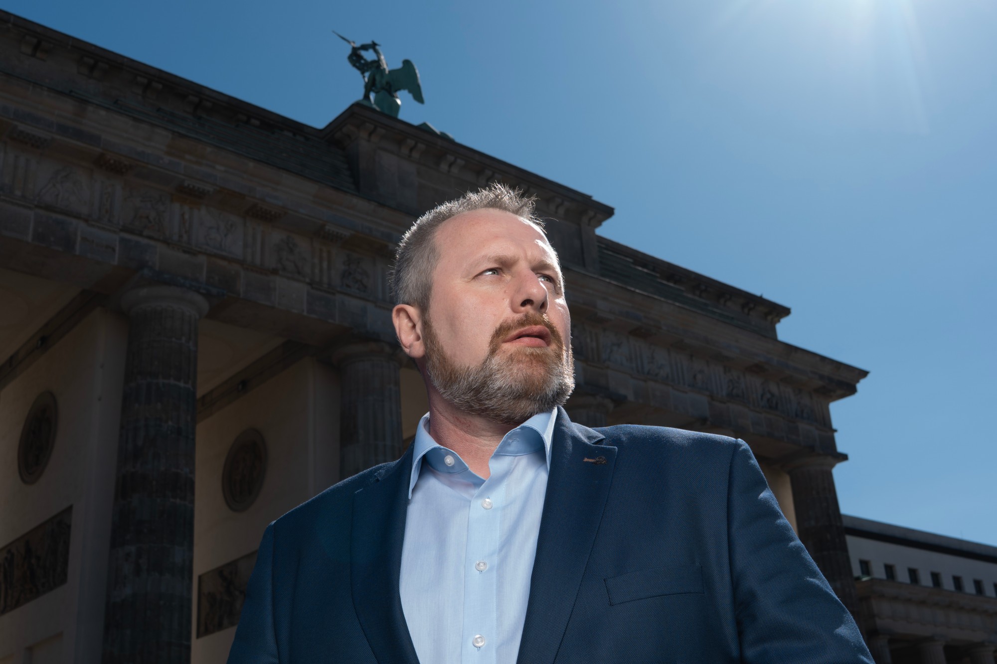 Danny Meiners vor dem Brandenburger Tor in Berlin